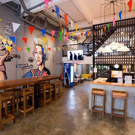 Puck Hostel Bangkok Exterior photo