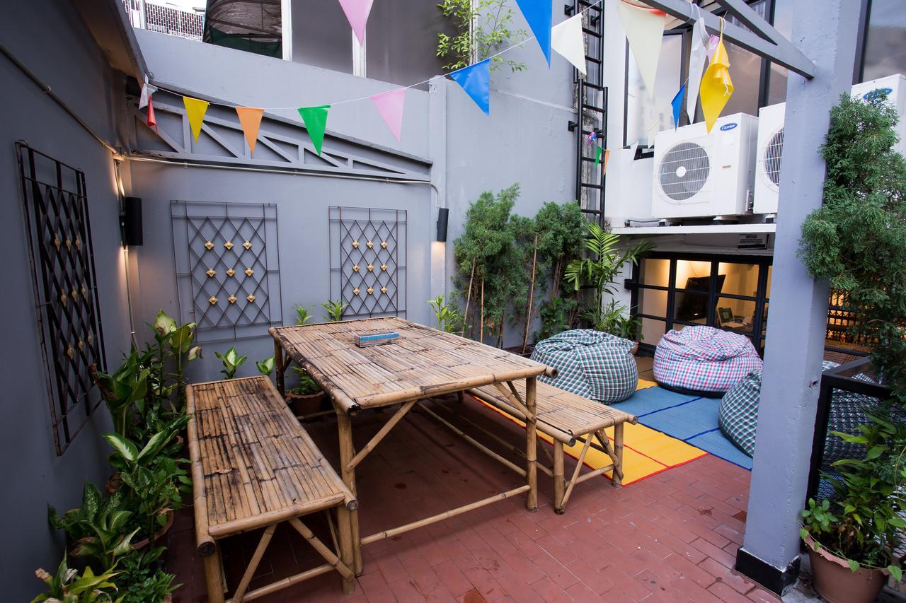 Puck Hostel Bangkok Exterior photo