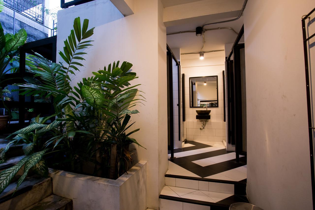 Puck Hostel Bangkok Exterior photo