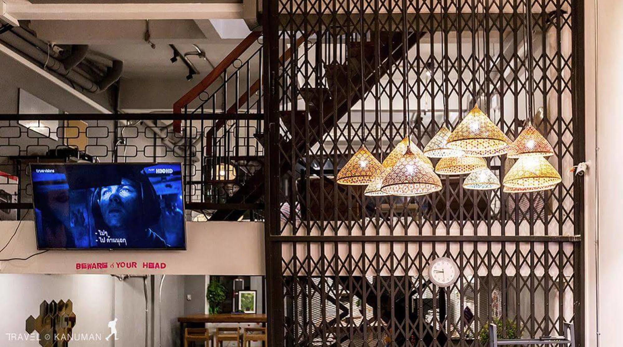 Puck Hostel Bangkok Exterior photo